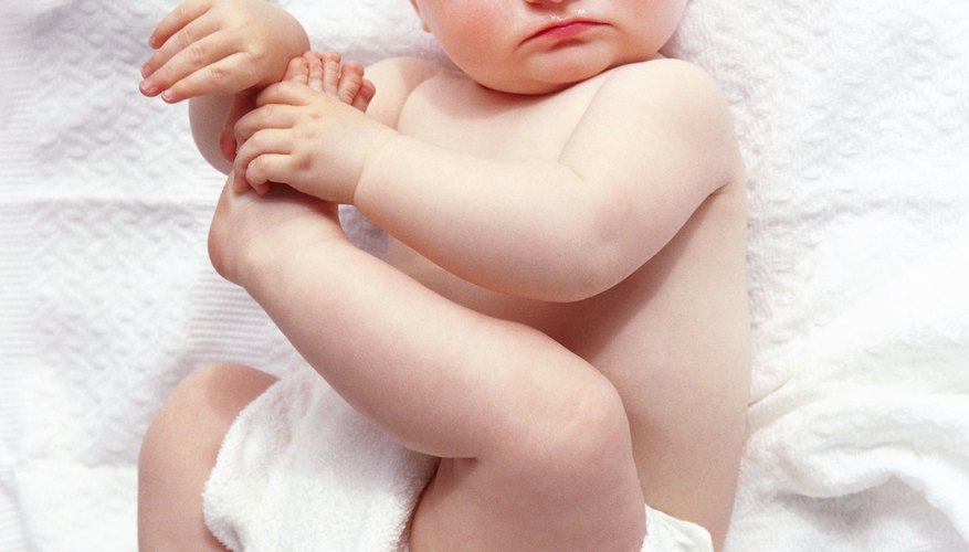 Both cloth and disposable diapers work well for diaper cakes. Both cloth and disposable diapers work well for diaper cakes.