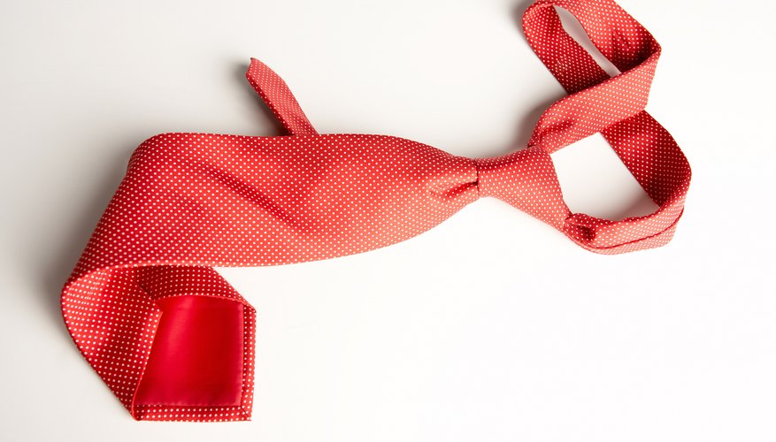 Reuse old neckties by turning them into necktie flowers. Reuse old neckties by turning them into necktie flowers.