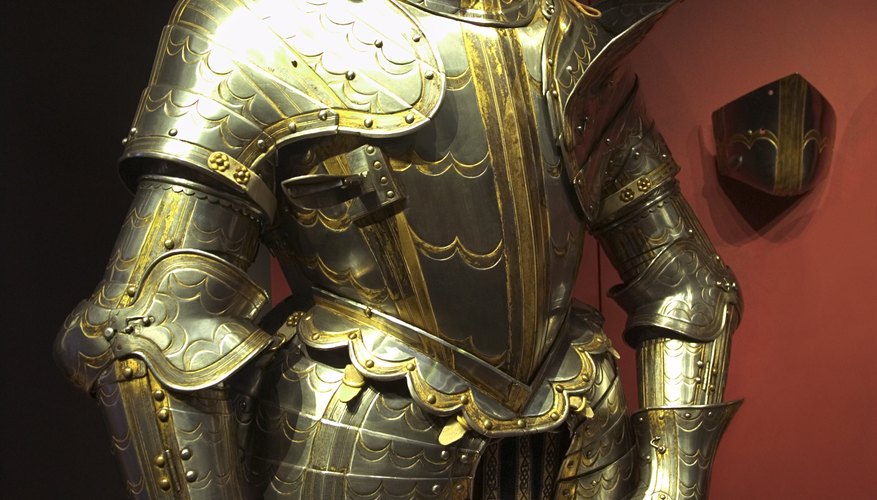 Use these same steps to make different types of armor. Use these same steps to make different types of armor.