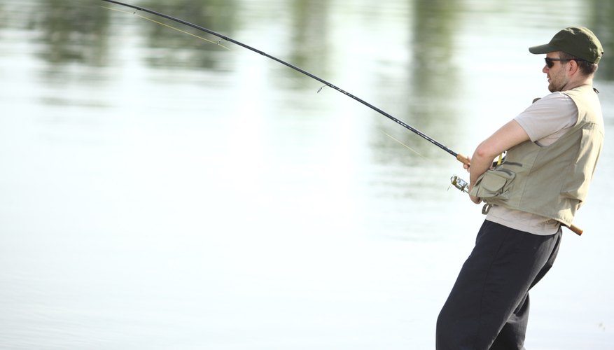 Wait for the pole to jerk down to pull up and set the hook in the fish's mouth. Wait for the pole to jerk down to pull up and set the hook in the fish's mouth.