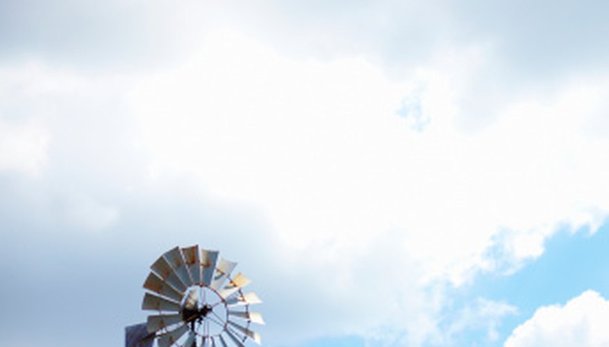 Windmills are common in America's Midwest. Windmills are common in America's Midwest.