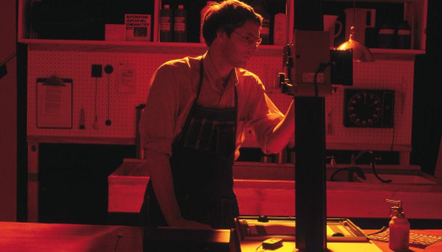 Kodak Dektol is a common paper developer used in black-and-white darkroom photo processing. Kodak Dektol is a common paper developer used in black-and-white darkroom photo processing.