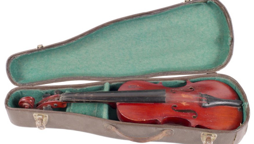Violin pegs will loosen over time and need to be retightened. Violin pegs will loosen over time and need to be retightened.