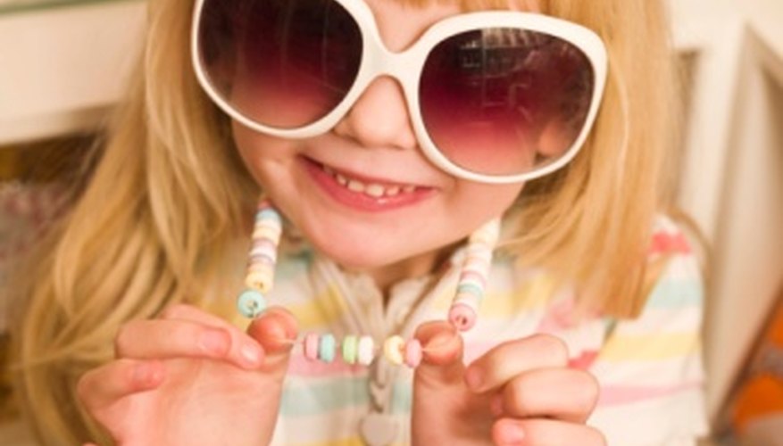 Transform your child's sunglasses into super Powerpuff Girl eyes. Transform your child's sunglasses into super Powerpuff Girl eyes.