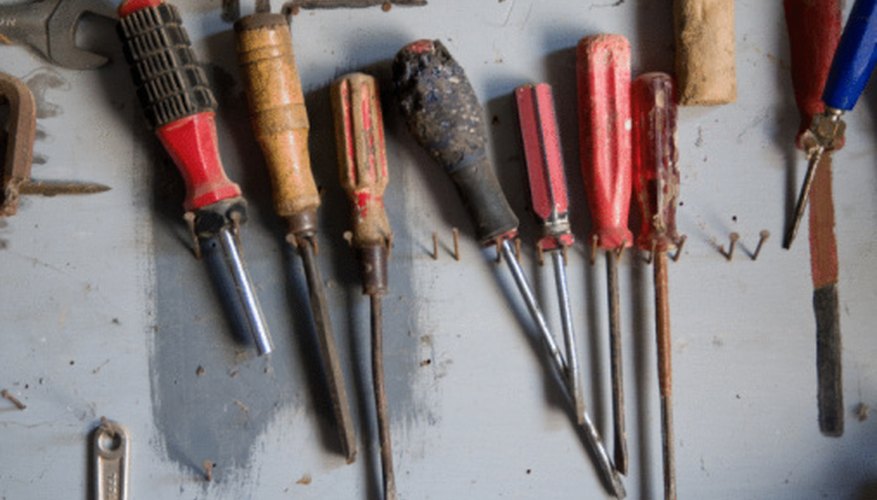 Use a small blade screwdriver to make adjustments to a Craftsman weedeater carburetor. Use a small blade screwdriver to make adjustments to a Craftsman weedeater carburetor.
