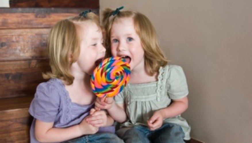 Lollipops of all types, including Tootsie Pops, can be used in child-friendly craft projects. Lollipops of all types, including Tootsie Pops, can be used in child-friendly craft projects.