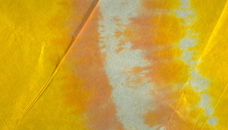 Create tie-dye effects with food coloring and shaving cream. Create tie-dye effects with food coloring and shaving cream.