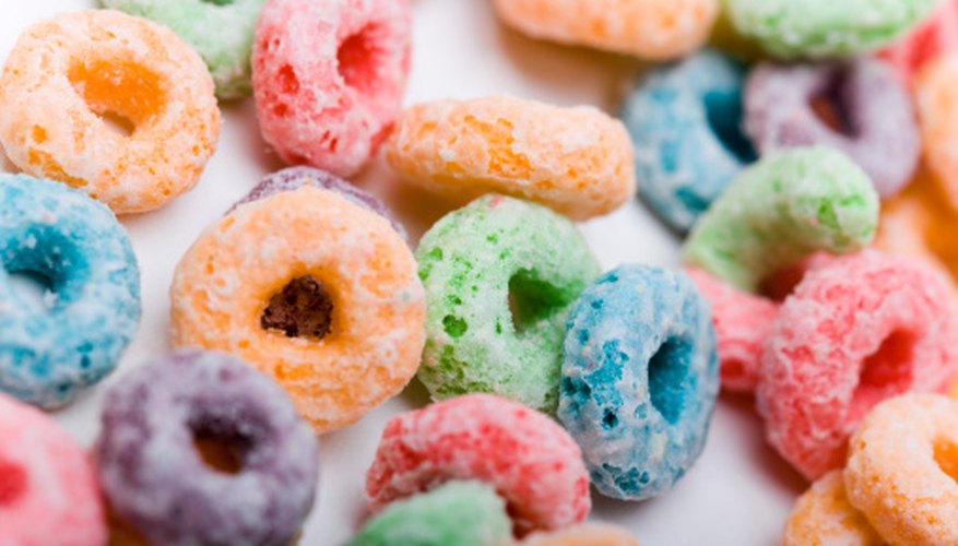 Photo Credit: Jupiterimages/liquidlibrary/Getty Images Color your Cheerios to make interesting edible jewelry.