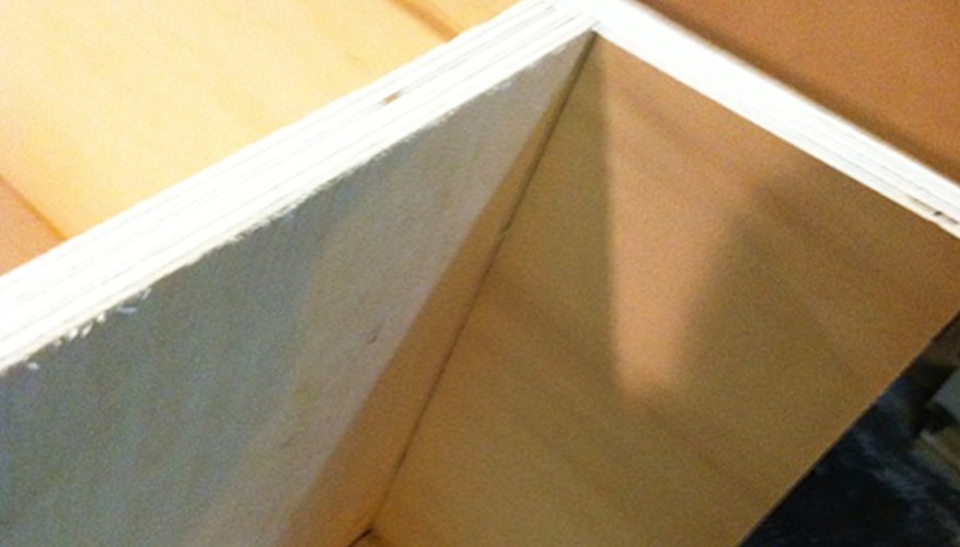The back piece should fit snugly between the side pieces and the face. The back piece should fit snugly between the side pieces and the face.