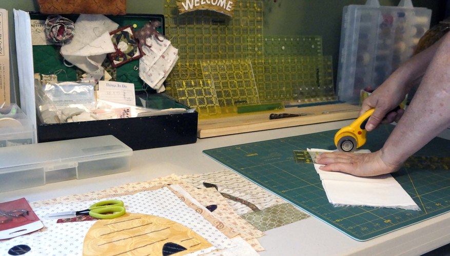 Organized cutting station. Organized cutting station.