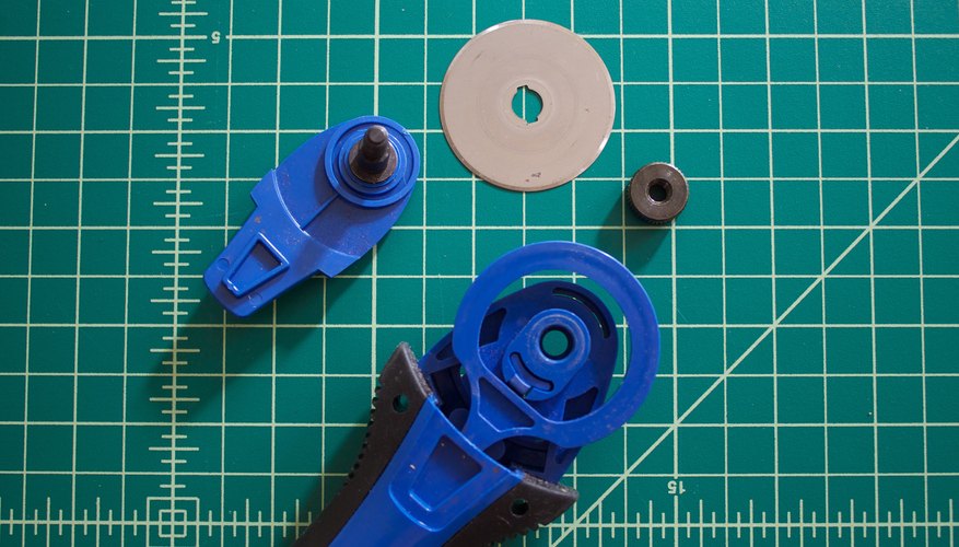 Replacing the blade. Replacing the blade.