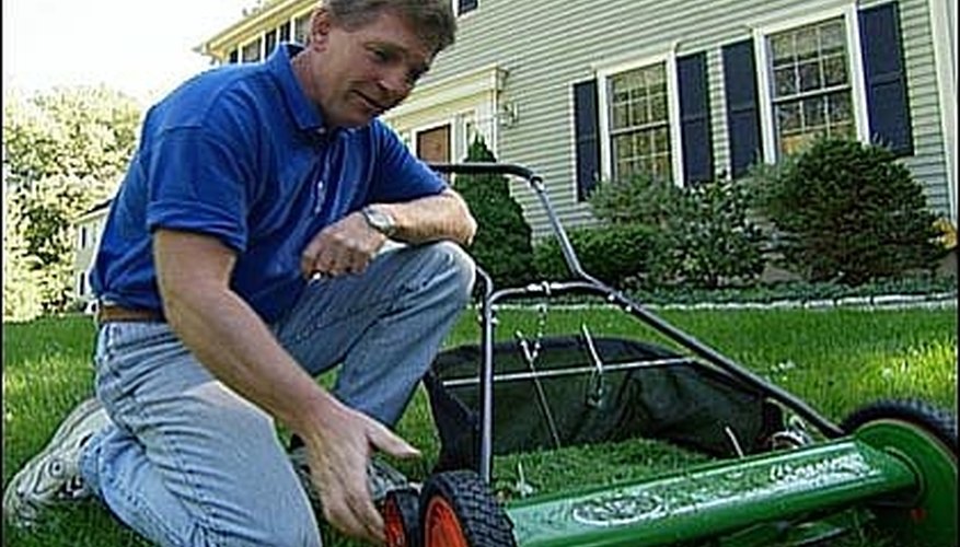 Lifting your mower higher or lower is simple. Lifting your mower higher or lower is simple.