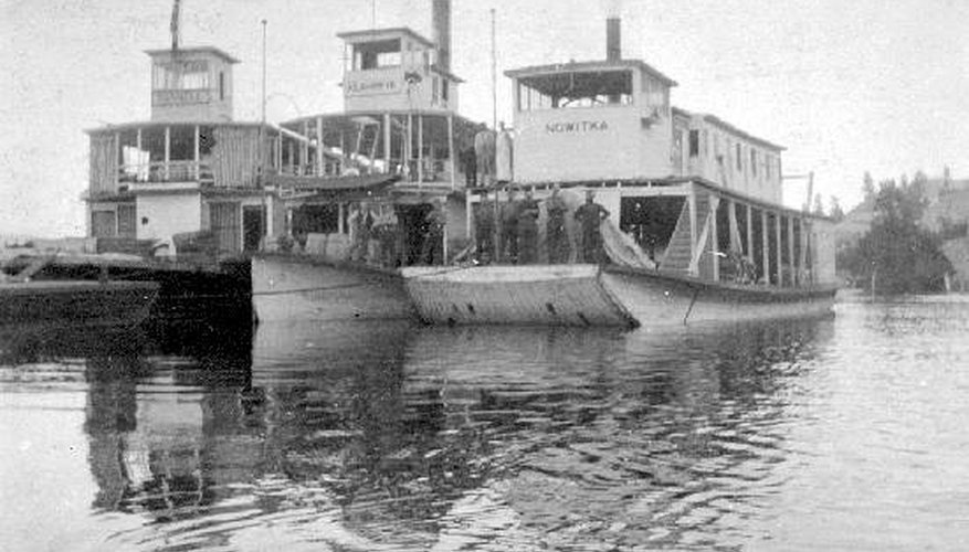 How Does the Bathroom Work on a Houseboat? How Does the Bathroom Work on a Houseboat?