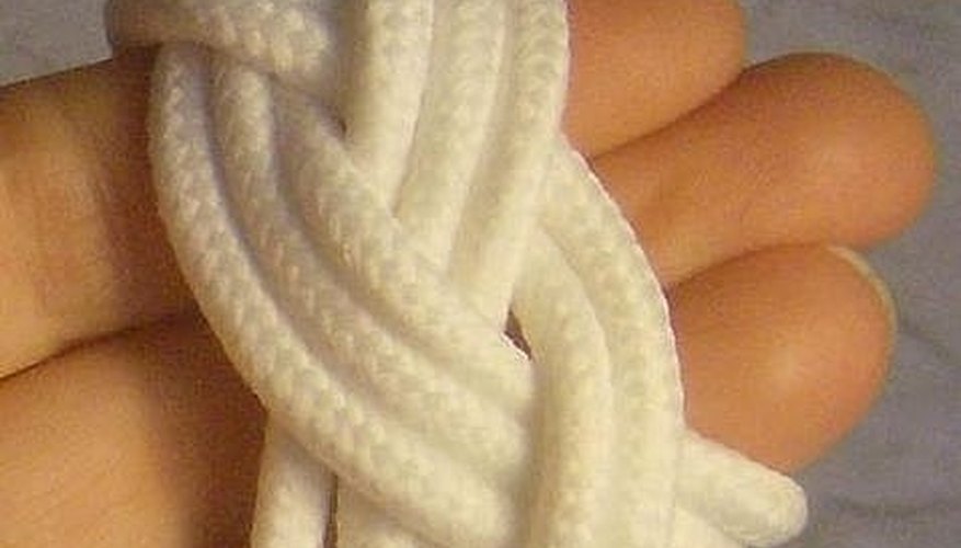 This simple sailor's knot uses a shoelace. This simple sailor's knot uses a shoelace.