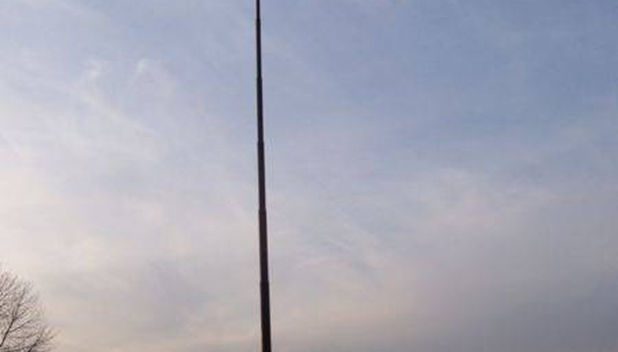Secure a Flag to a Flagpole Secure a Flag to a Flagpole