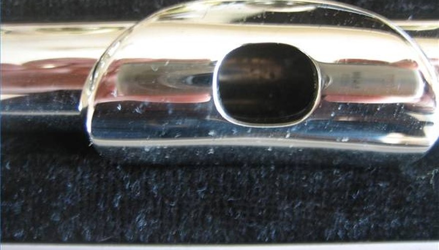 Lip plate on flute Lip plate on flute