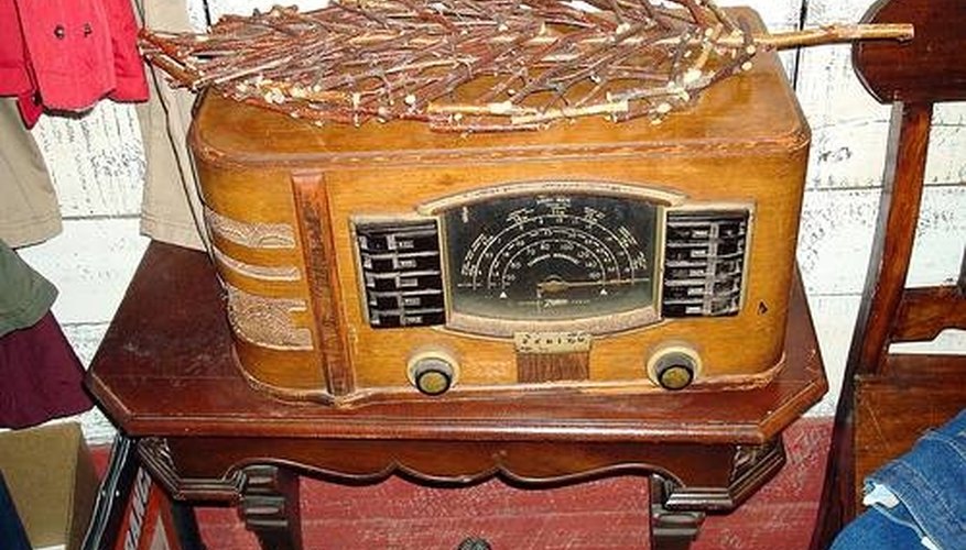 How To Price Antique Radios | Our Pastimes