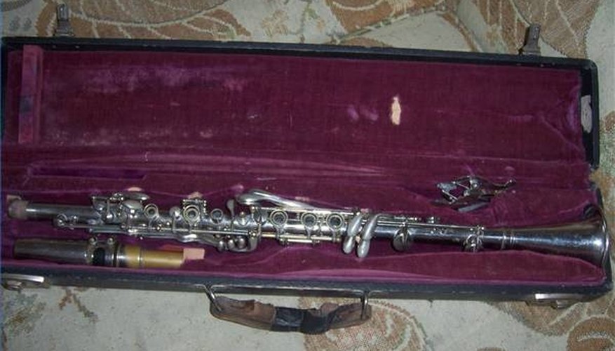 Silver-plated Three Star metal clarinet. Silver-plated Three Star metal clarinet.