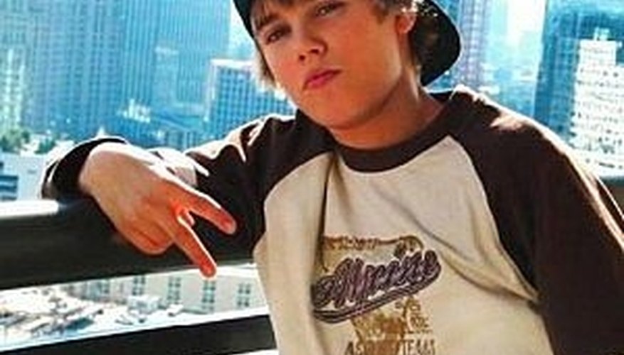 Sing like Justin Bieber by practicing songs you know. Sing like Justin Bieber by practicing songs you know.