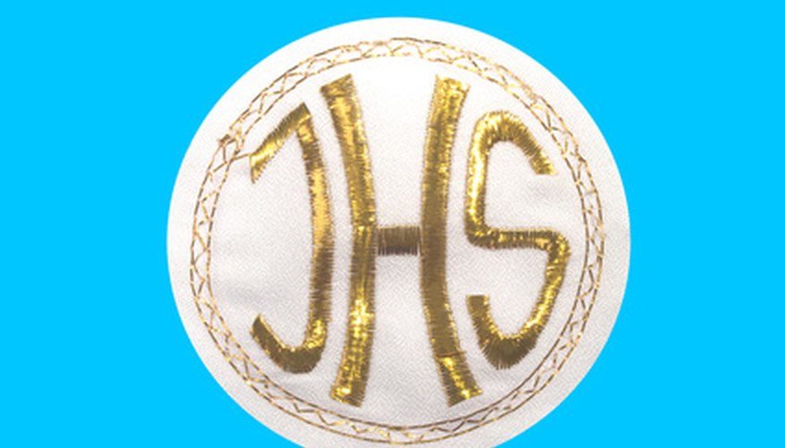 Embroidered designs can be imported and sewn by machine. Embroidered designs can be imported and sewn by machine.