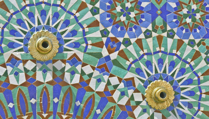 Finish the edge of a mosaic table with 1/8-inch or 1/4-inch flat wood trim. Finish the edge of a mosaic table with 1/8-inch or 1/4-inch flat wood trim.