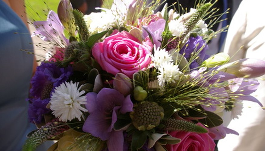 Mimic a bouquet of flowers with wooden decorative ones. Mimic a bouquet of flowers with wooden decorative ones.