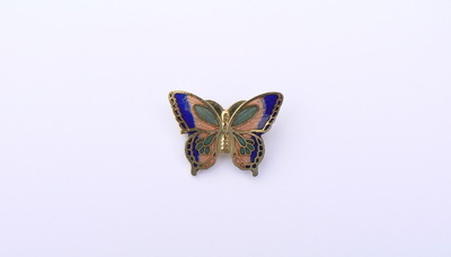 Cold enamel your own pin at home. Cold enamel your own pin at home.