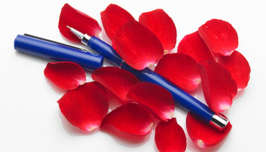 Using a pen or pencil to roll the edges of the rose petals gives a realistic appearance. Using a pen or pencil to roll the edges of the rose petals gives a realistic appearance.