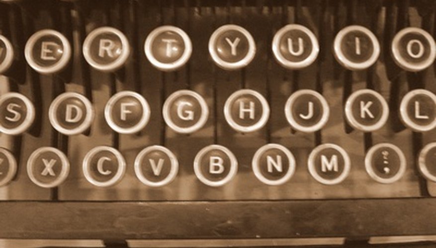 Most typewriters use the QWERTY letter arrangement now well known on keyboards. Most typewriters use the QWERTY letter arrangement now well known on keyboards.