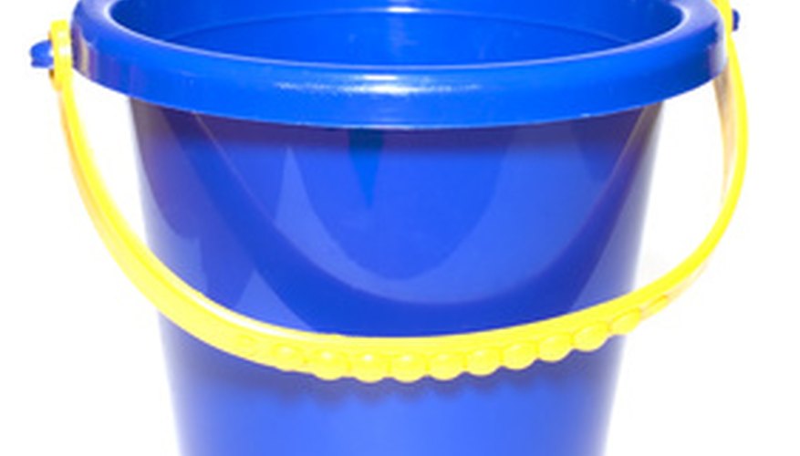 Mix soda ash and water to make a fixer for the dye. Mix soda ash and water to make a fixer for the dye.