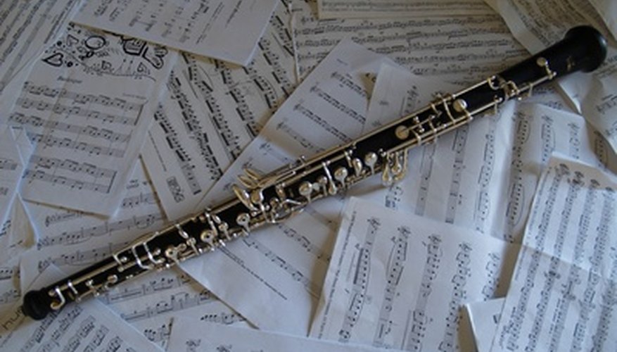 A concert-pitch instrument such as an oboe plays the note written, but instruments such as the English horn play notes other than the ones written because of their internal key. A concert-pitch instrument such as an oboe plays the note written, but instruments such as the English horn play notes other than the ones written because of their internal key.