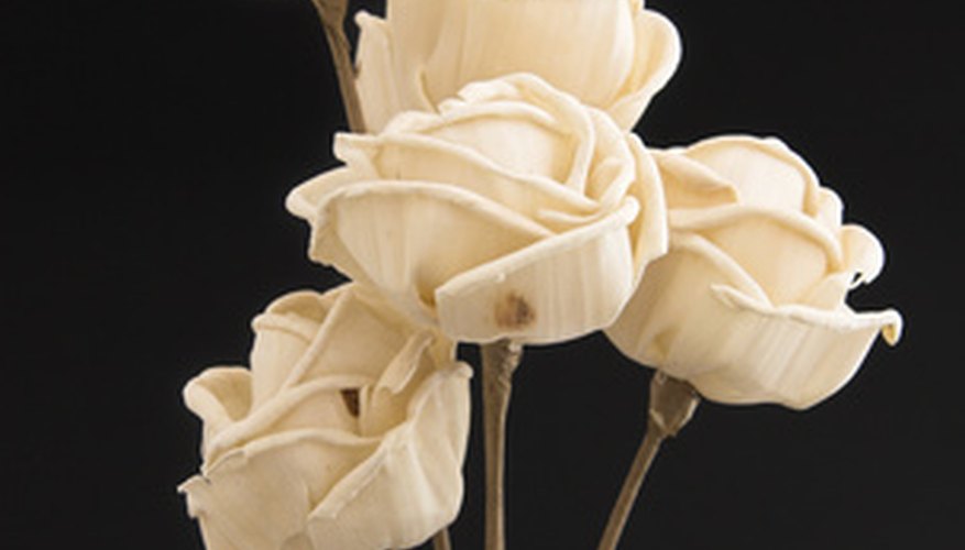 Making paper roses is quick, easy and produces elegant results. Making paper roses is quick, easy and produces elegant results.