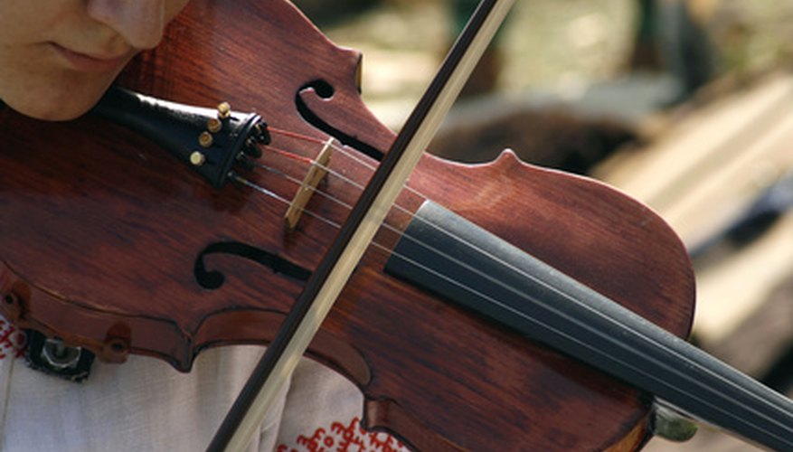 It's important to find a violin bow that's the right size for you. It's important to find a violin bow that's the right size for you.
