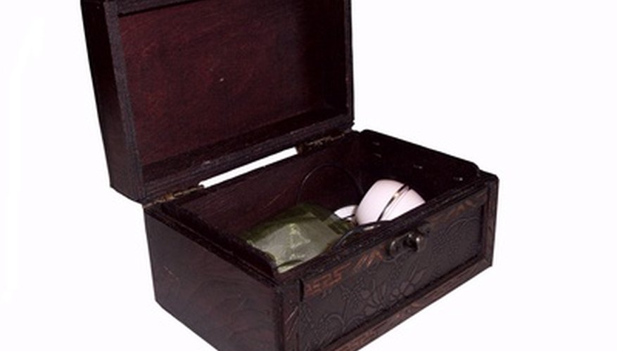 Wooden chests can be used for extra storage. Wooden chests can be used for extra storage.