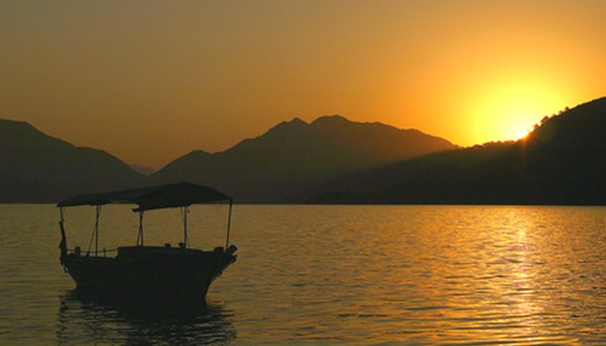 The pure light of sunrise can take a photo from mediocre to spectacular. The pure light of sunrise can take a photo from mediocre to spectacular.
