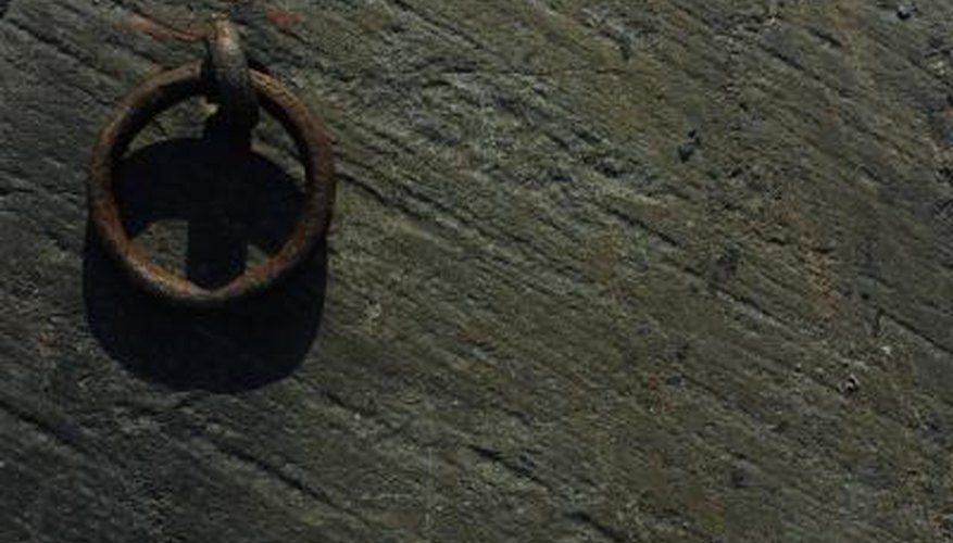 Rope or chain can pass through the ring bolt in order to secure the Rope or chain can pass through the ring bolt in order to secure the