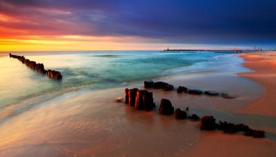 Shiny colors are able to reflect significant amounts of light and heat. For example a shiny blue absorbs more heat than a shiny yellow. Shiny colors are able to reflect significant amounts of light and heat. For example a shiny blue absorbs more heat than a shiny yellow.
