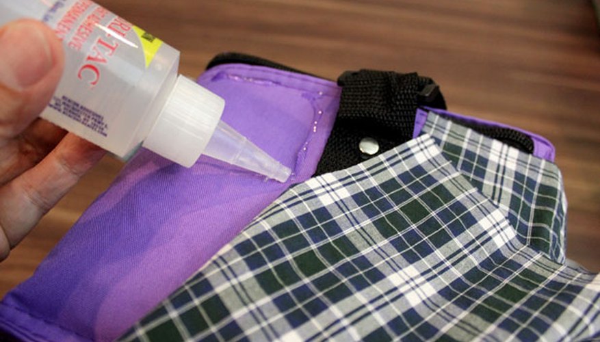 Glue fabric to lunch box Glue fabric to lunch box
