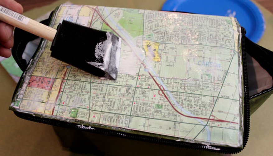 Decoupage map to the lunch box Decoupage map to the lunch box