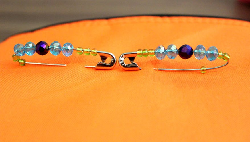 Attach the safety pins Attach the safety pins