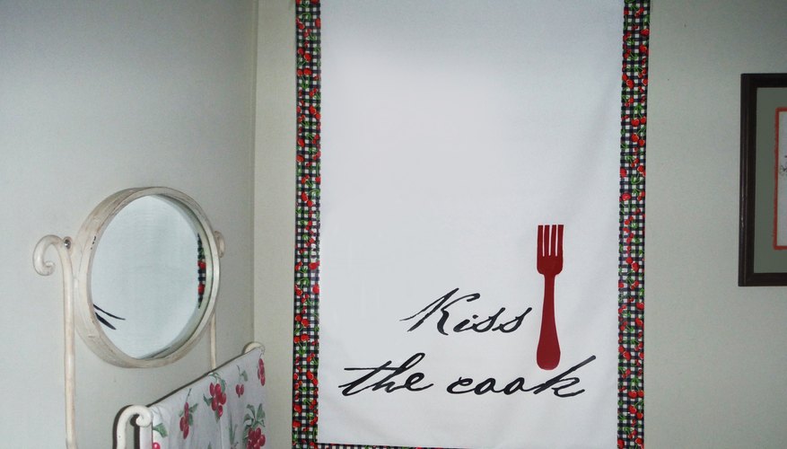 Roller shades can be decorated inexpensively. Roller shades can be decorated inexpensively.