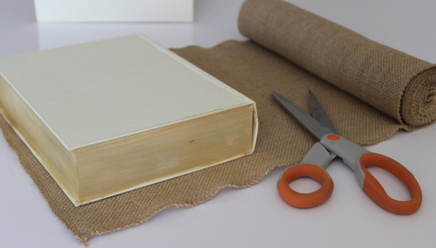 Burlap rolls are inexpensive and easy to handle. Burlap rolls are inexpensive and easy to handle.