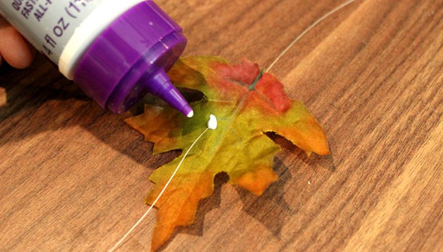 Glue leaves to the thread Glue leaves to the thread