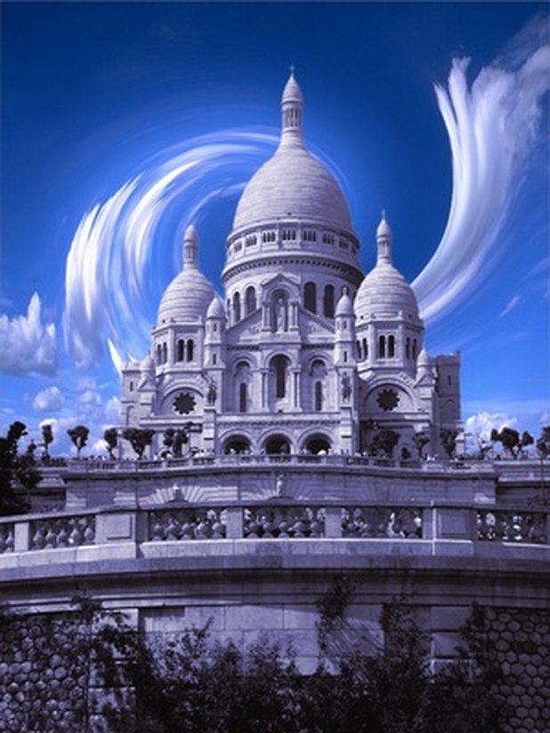 Establece un decorado inspirado en un café de una de las grandes avenidas de París.
