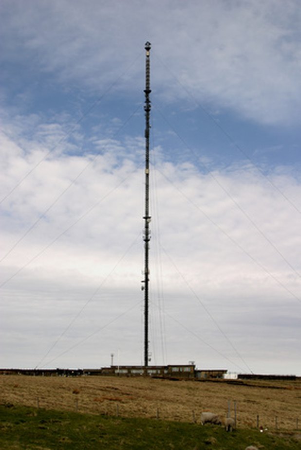 La FCC designa ciertas frecuencias de radio para comunicación personal, de dos caminos.