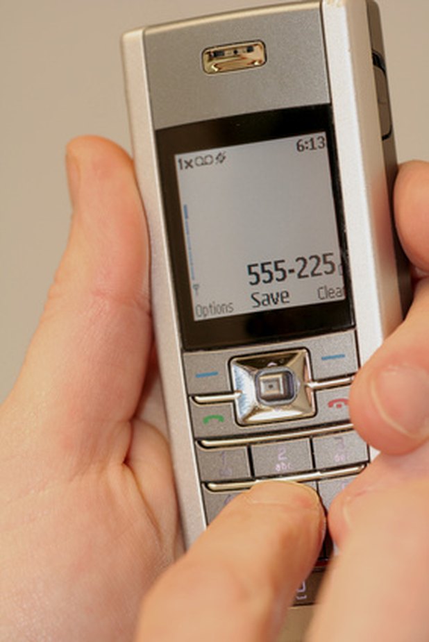 El cristal líquido y el vidrio componen la mayoría de las pantallas de los teléfonos celulares.
