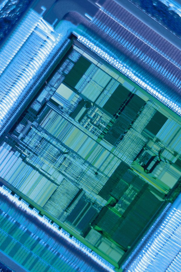 Las computadoras con procesadores de 64 bits se ejecutan en un mínimo de 1 GHz son compatibles con las ediciones de 64 bits y 32 bits de Windows 7.
