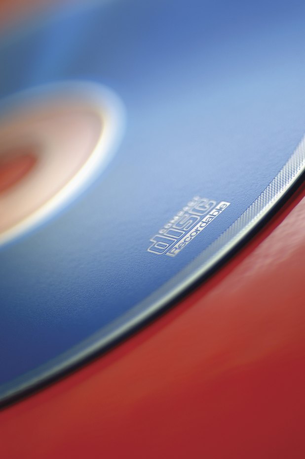 Los discos Blu-Ray son nuevos y, como todo los nuevos medios electrónicos, son más caros que los antiguos medios de comunicación.
