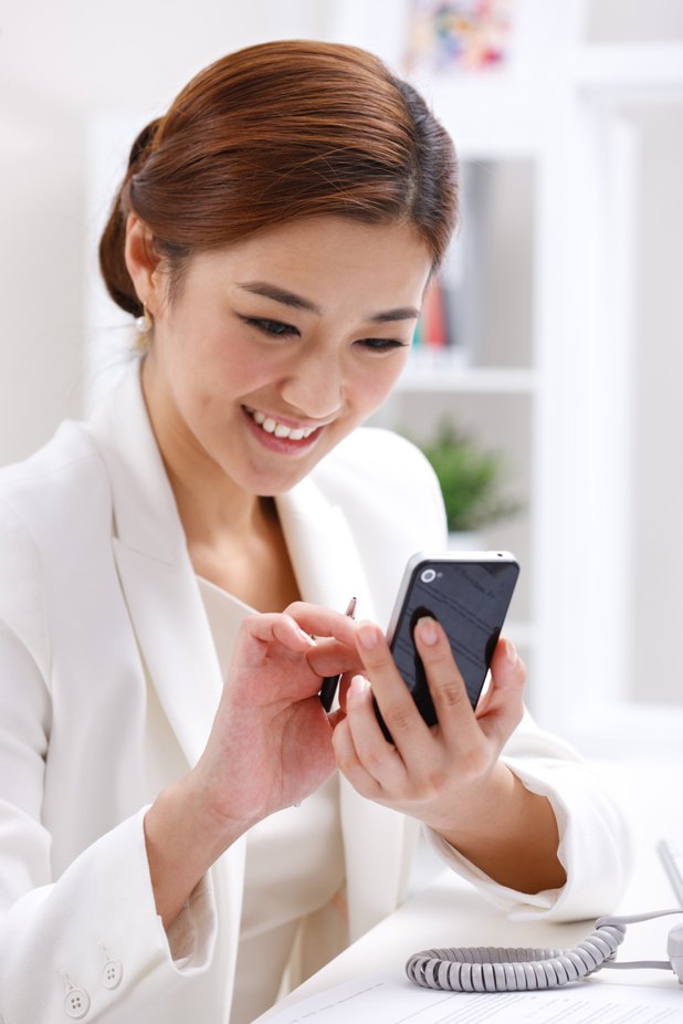 Los teléfonos inteligentes ofrecen servicio de Internet inalámbrico.
