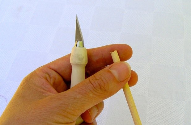 Notch ends of dowels.